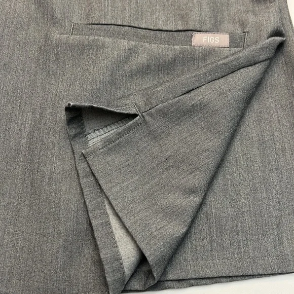 FIGS technical collection gray shirt sleeve size M ** has small imperfection ** - Picture 8 of 11